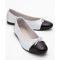Klassische Leder-Ballerinas mit Kappe