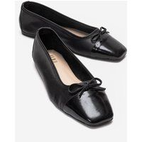 Leder-Ballerinas mit Karree-Zehenpartie und Schleife