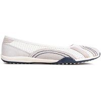 Sportliche Ballerinas mit Lochmuster und Wildlederbesatz