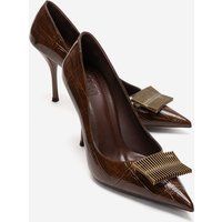 Pumps in Kroko-Optik mit geometrischem Detail