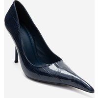 Spitze Pumps in Kroko-Optik