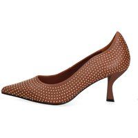 Besetzte Lederpumps mit spitzer Kappe