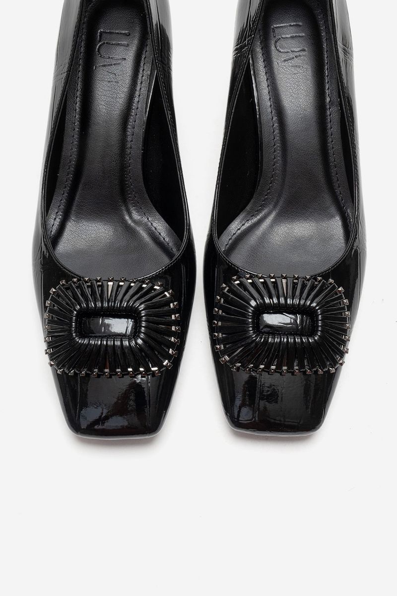 Lackpumps mit Schnalle und eckiger Zehenpartie