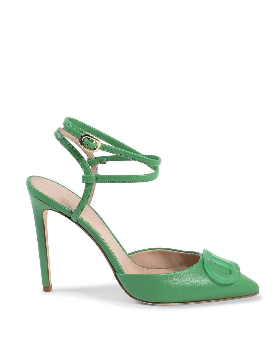 Pumps mit Knöchelriemen und spitzer Kappe