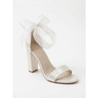 Romantische Blockabsatz-Sandalen mit Organzaschleife