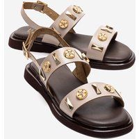 Ledersandalen mit Nietenverzierung
