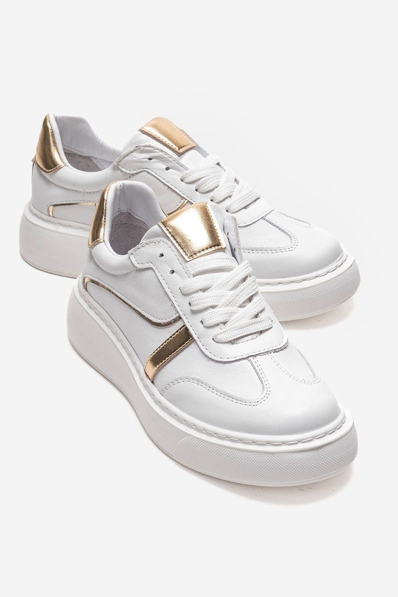 Elegante Plateau-Sneaker mit Gold-Akzenten