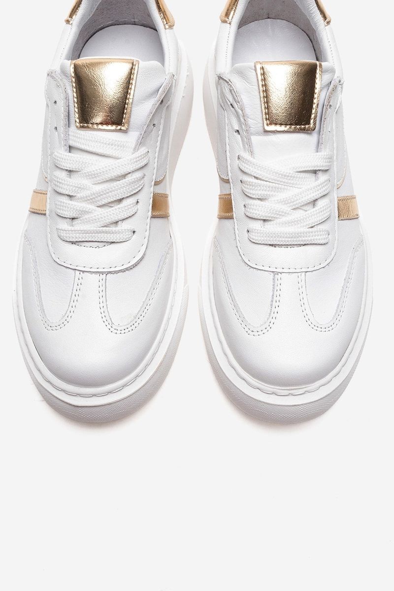 Elegante Plateau-Sneaker mit Gold-Akzenten