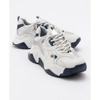 Klobige Plateau-Sneaker mit Details