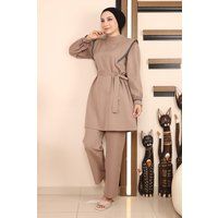 Tunika und Hose mit Streifendetails