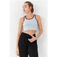 Geripptes Crop-Top mit Kontrastrand