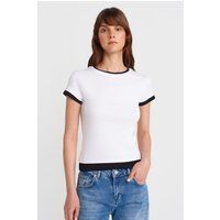 Slim-Fit T-Shirt mit Kontrastbündchen