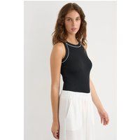 Figurbetontes Rippstrick-Halterneck-Top