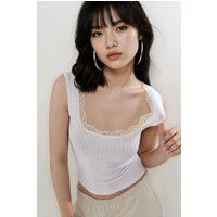 Geripptes Tanktop mit Spitzenbesatz