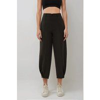 Hochtaillierte Karottenhose mit Knopf-Details