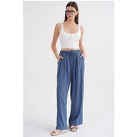 Locker geschnittene Hose mit weitem Bein