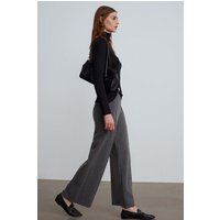 Weite Hose mit Ziernaht
