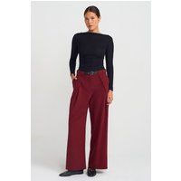 Elegante Bundfaltenhose mit weitem Bein