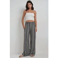 Vertikal gestreifte Hose mit weitem Bein