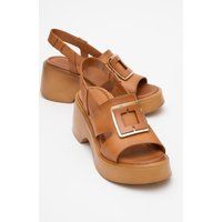 Markante Nappaleder-Sandalen mit Schnalle