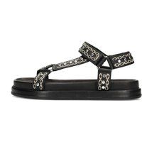 Riemchensandalen mit Nieten und Plateau