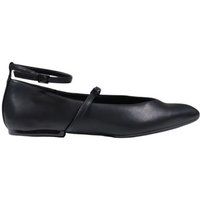Minimalistische Ballerinas mit Knöchelriemen