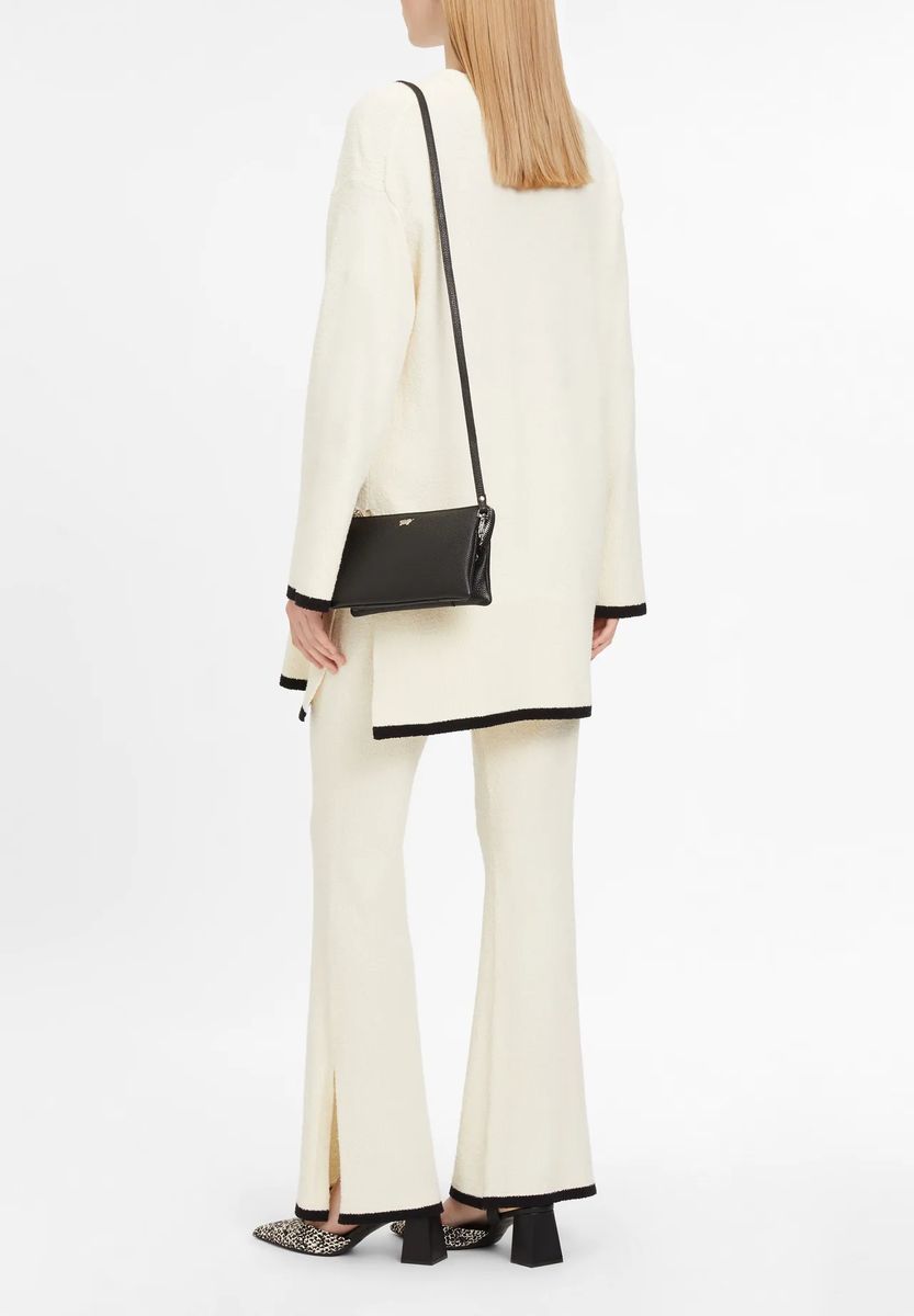 Genarbte Ledertasche mit Quaste