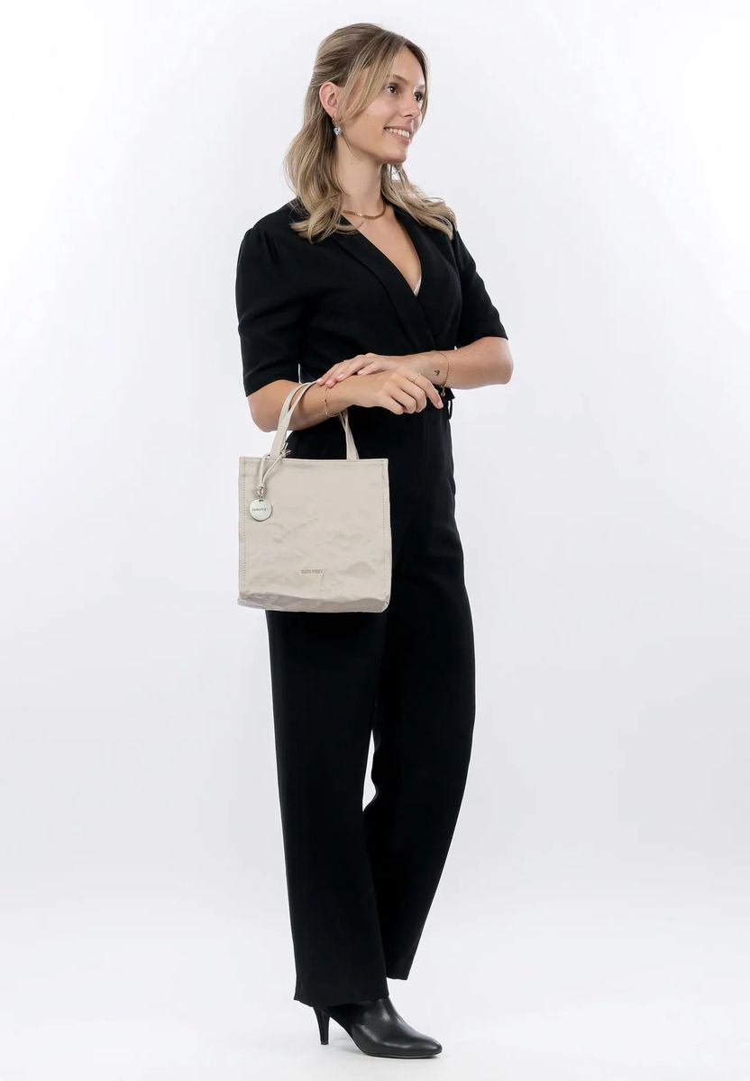 Strukturierter Shopper mit Logo-Anhänger