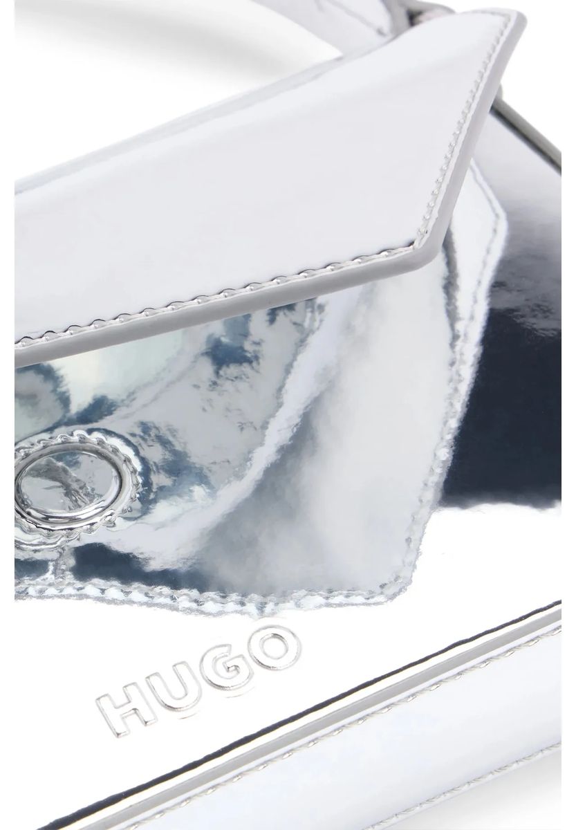 Silberne Clutch in Umschlagform