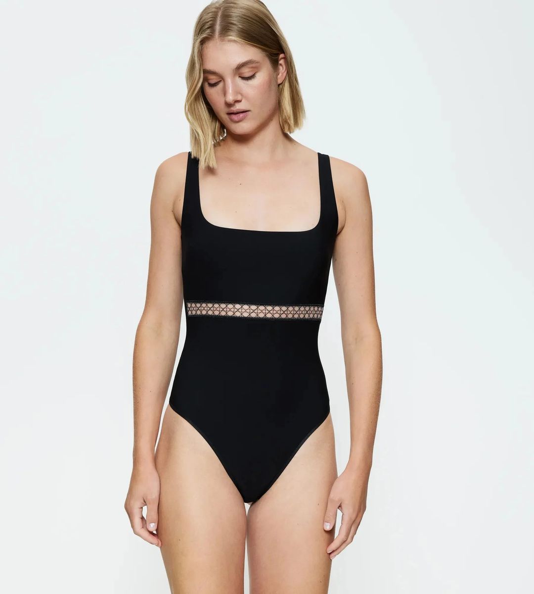 Schicker Body mit Karree-Ausschnitt und Stickerei