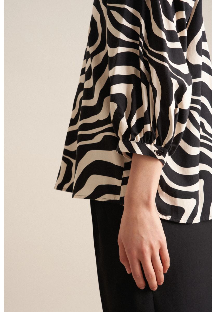 Shirtbluse mit abstraktem Zebramuster