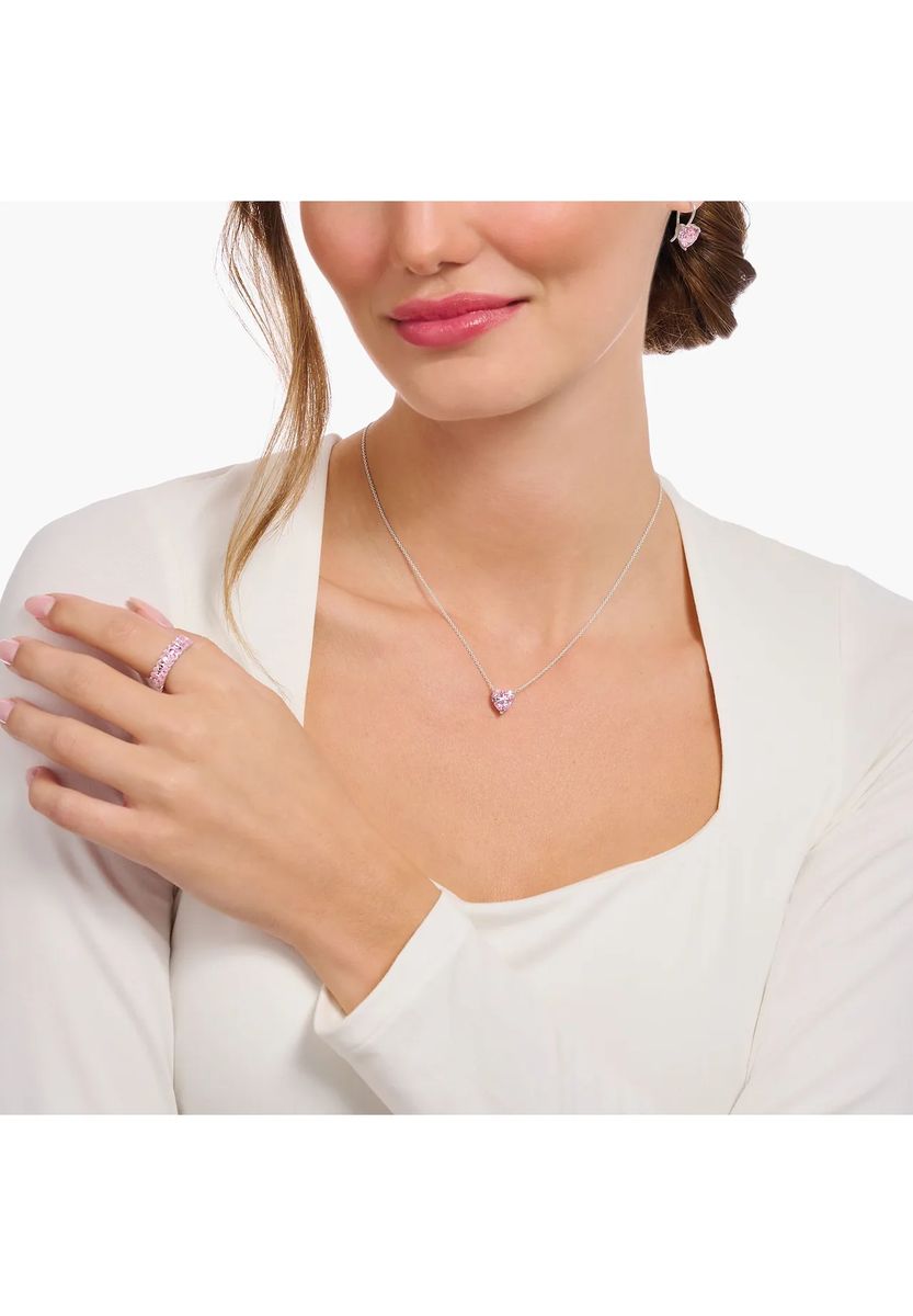 Kette mit herzförmigem Schmuckanhänger