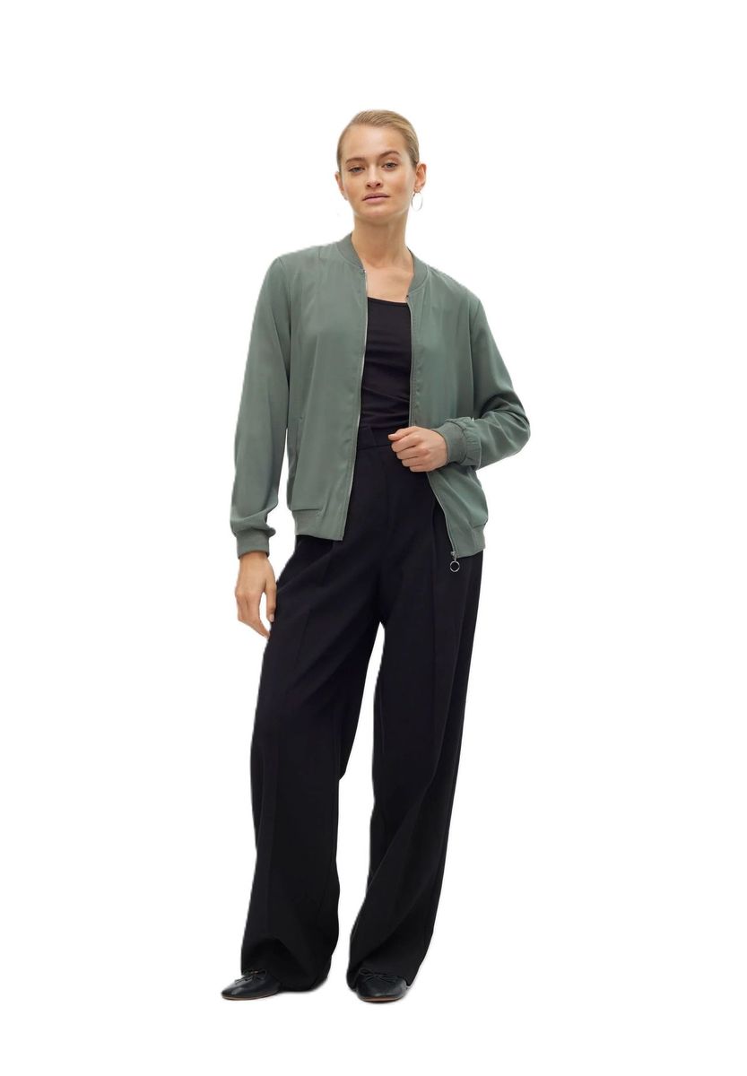 Leichte minimalistische Bomberjacke