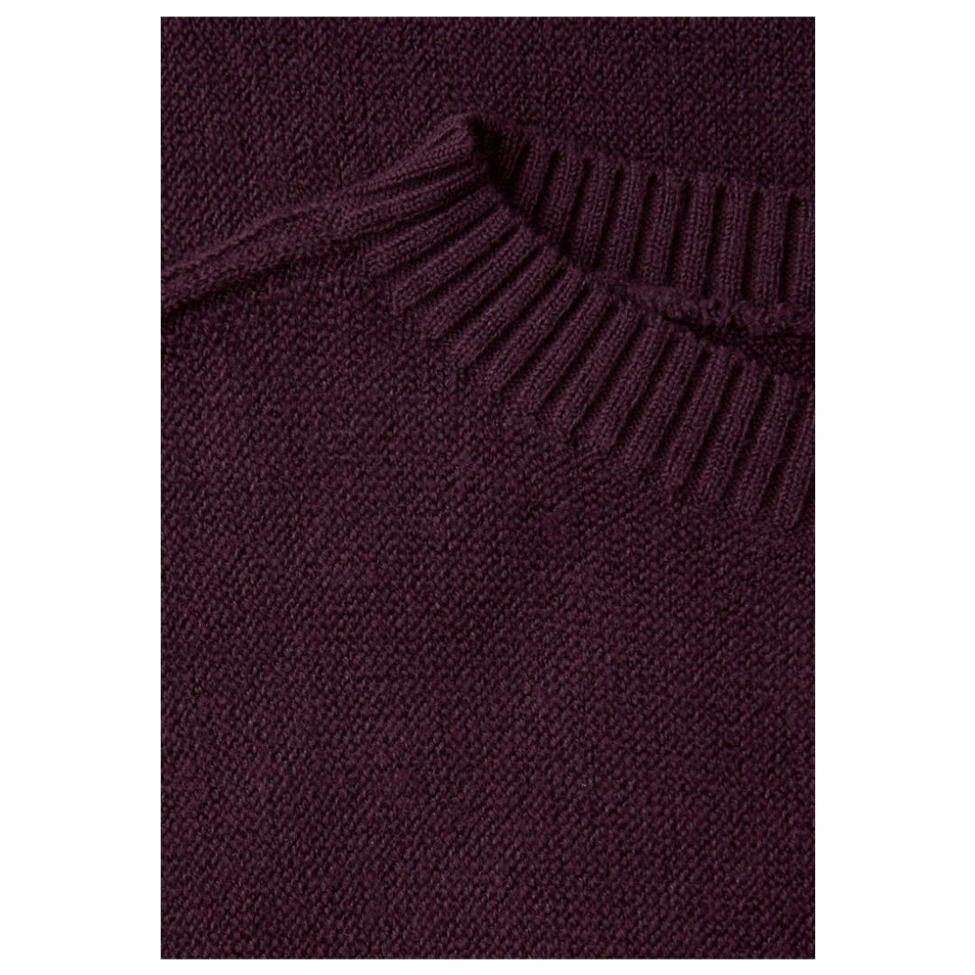 Minimalistischer Feinstrickpullover mit U-Boot-Ausschnitt