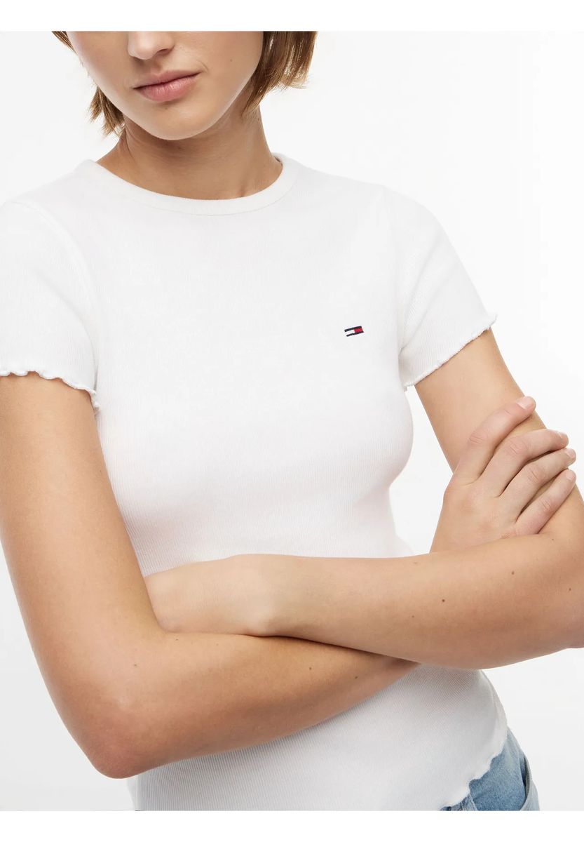 Geripptes Slim-Top mit Wellensaum