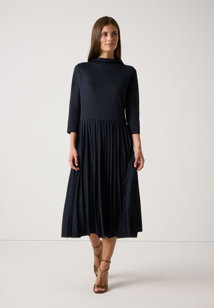 Plissee-Midikleid mit Stehkragen