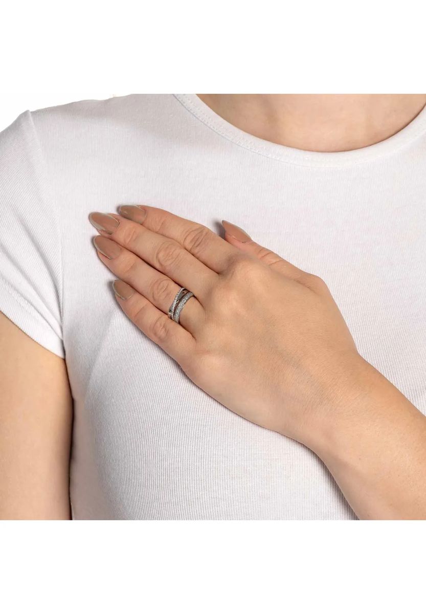 Eleganter dreisträngiger Zirkonia Ring