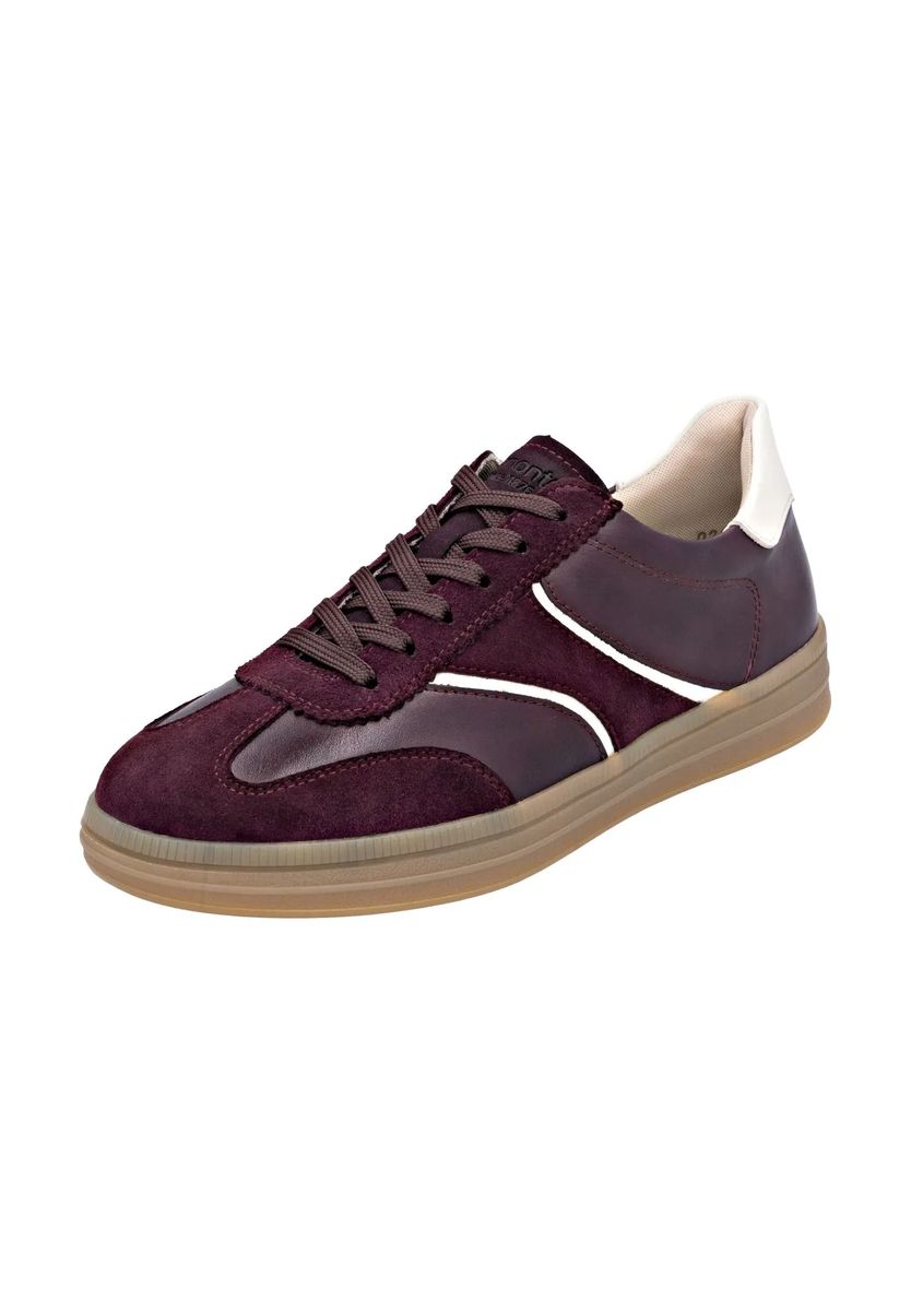 Sportliche Sneaker im Materialmix