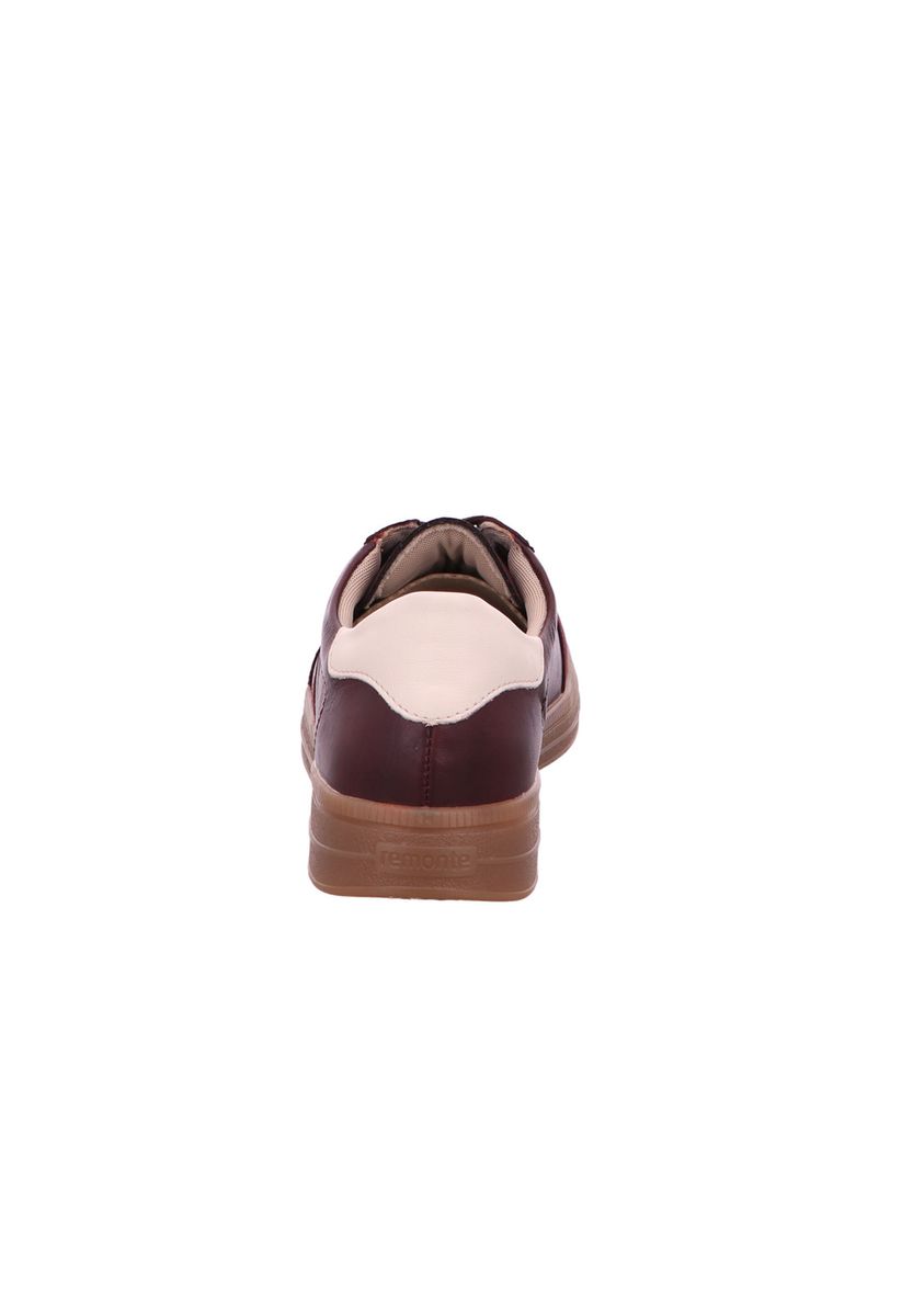 Sportliche Sneaker im Materialmix