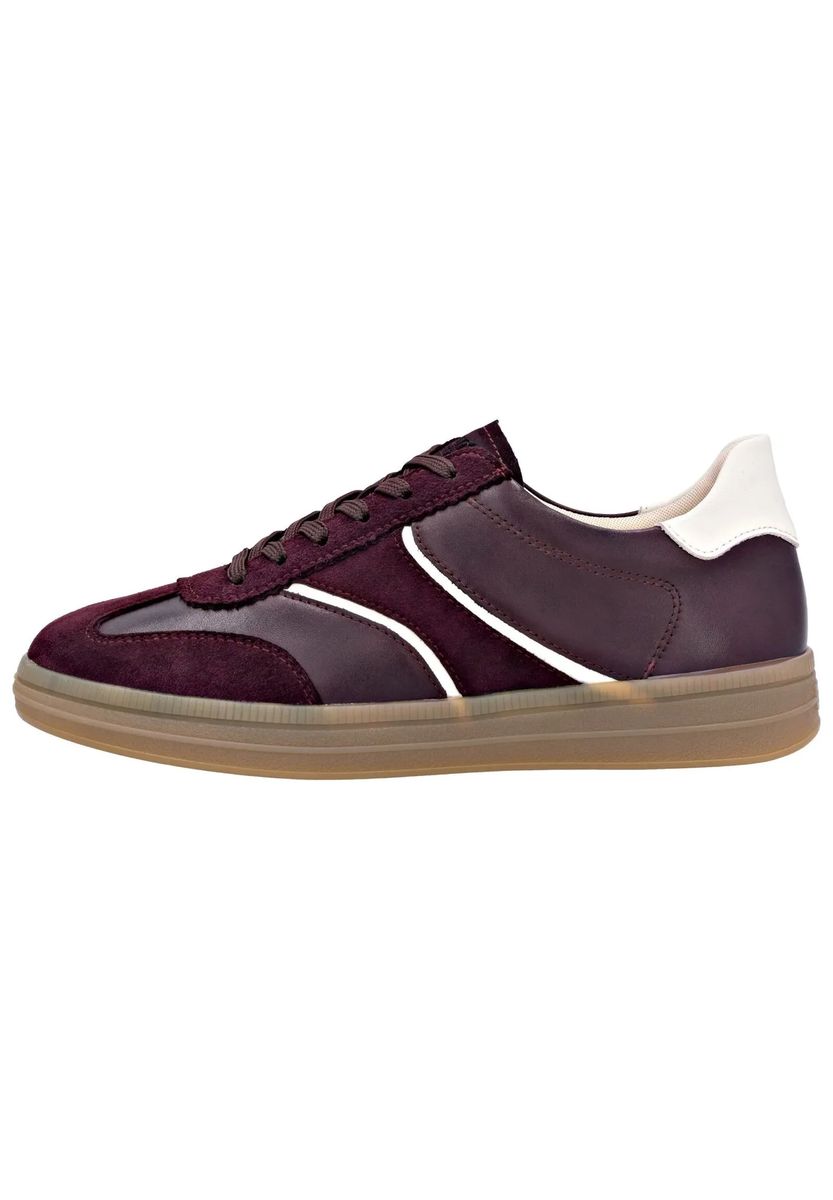 Sportliche Sneaker im Materialmix