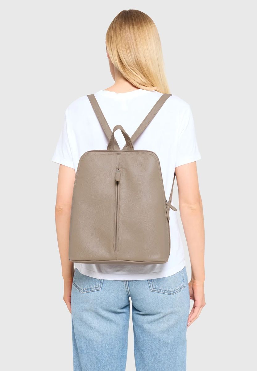 Minimalistischer genarbter Lederrucksack