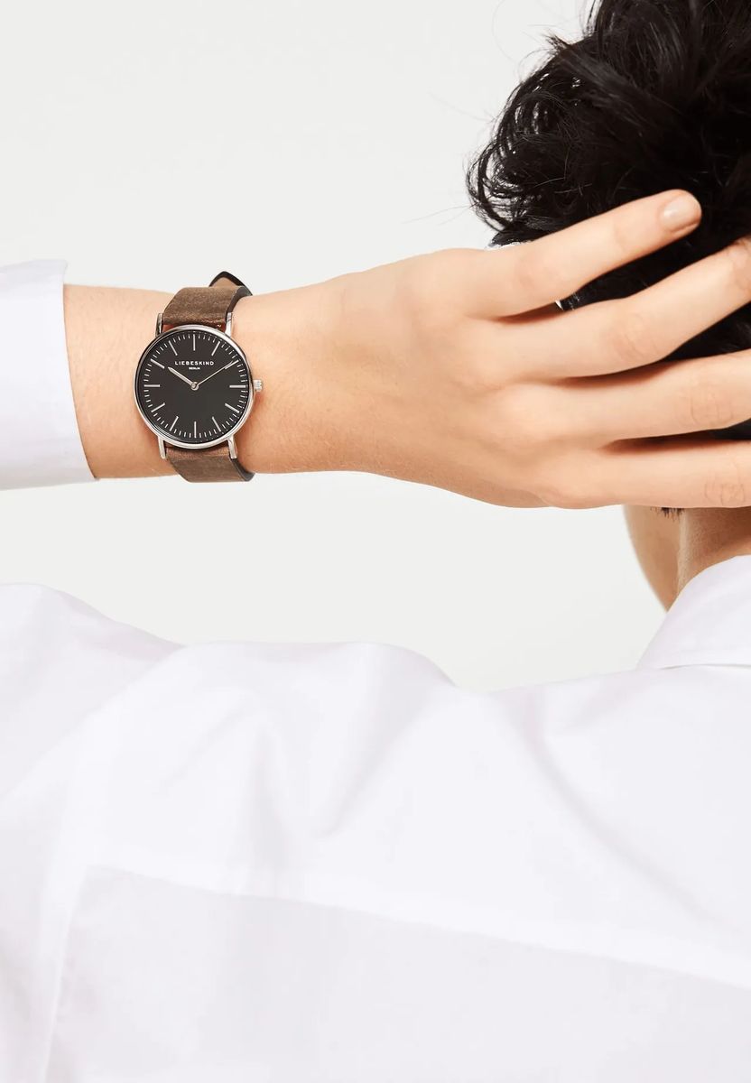 Klassische minimalistische Zwei-Zeiger-Uhr