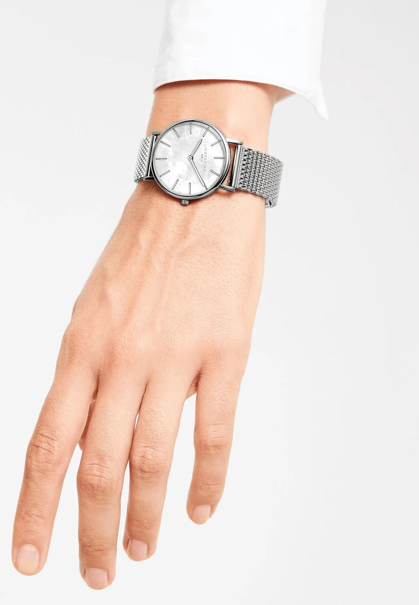 Elegante minimalistische Mesh-Armbanduhr