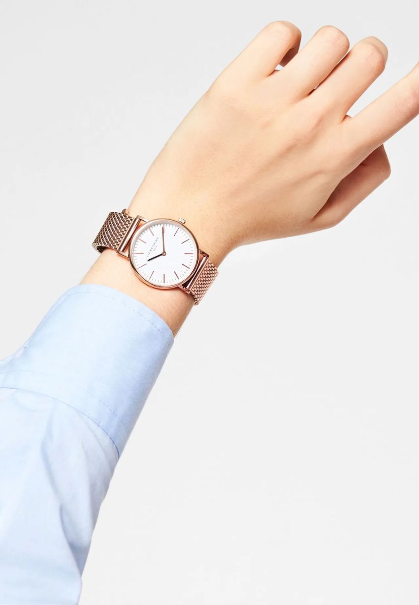 Minimalistische Analoguhr mit Mesh-Armband