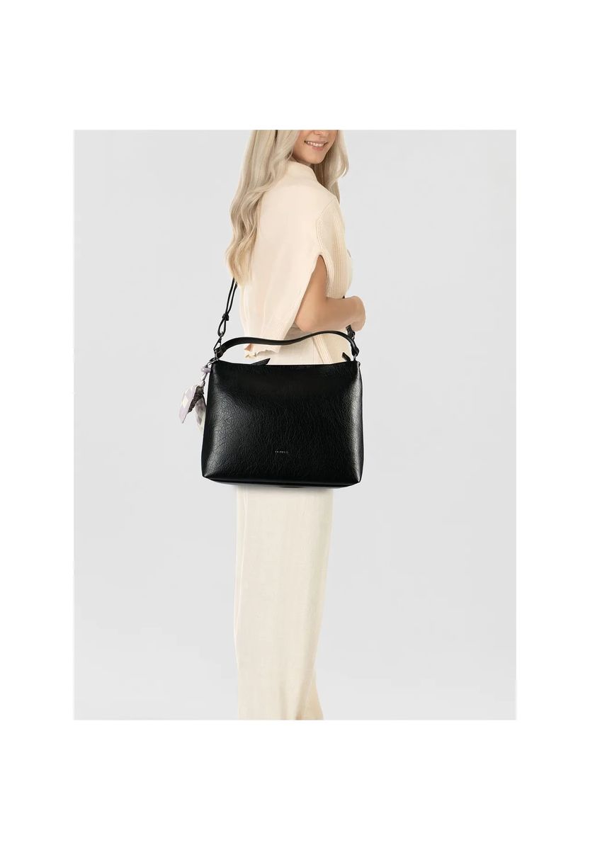 Strukturierte Schultertasche aus veganem Leder
