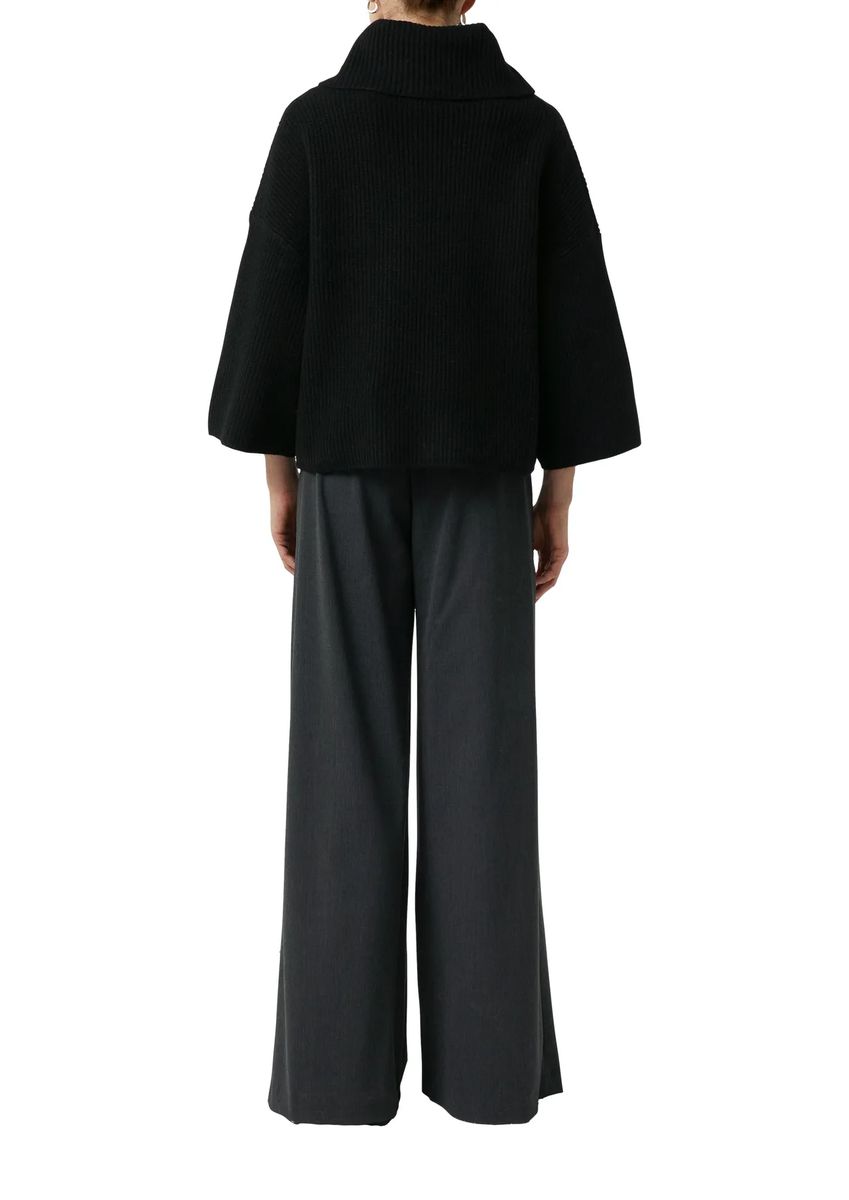 Boxiger Rippstrick-Pullover mit Rollkragen