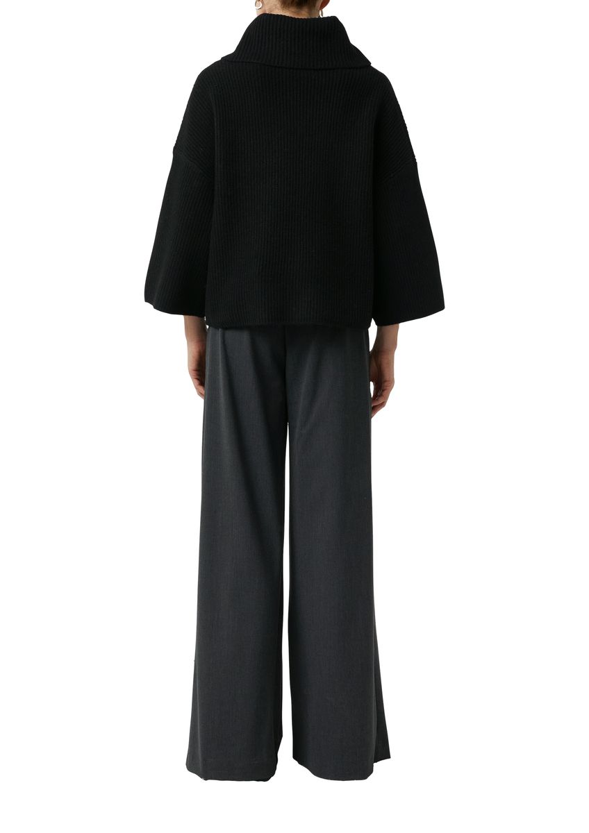 Boxiger Rippstrick-Pullover mit Rollkragen