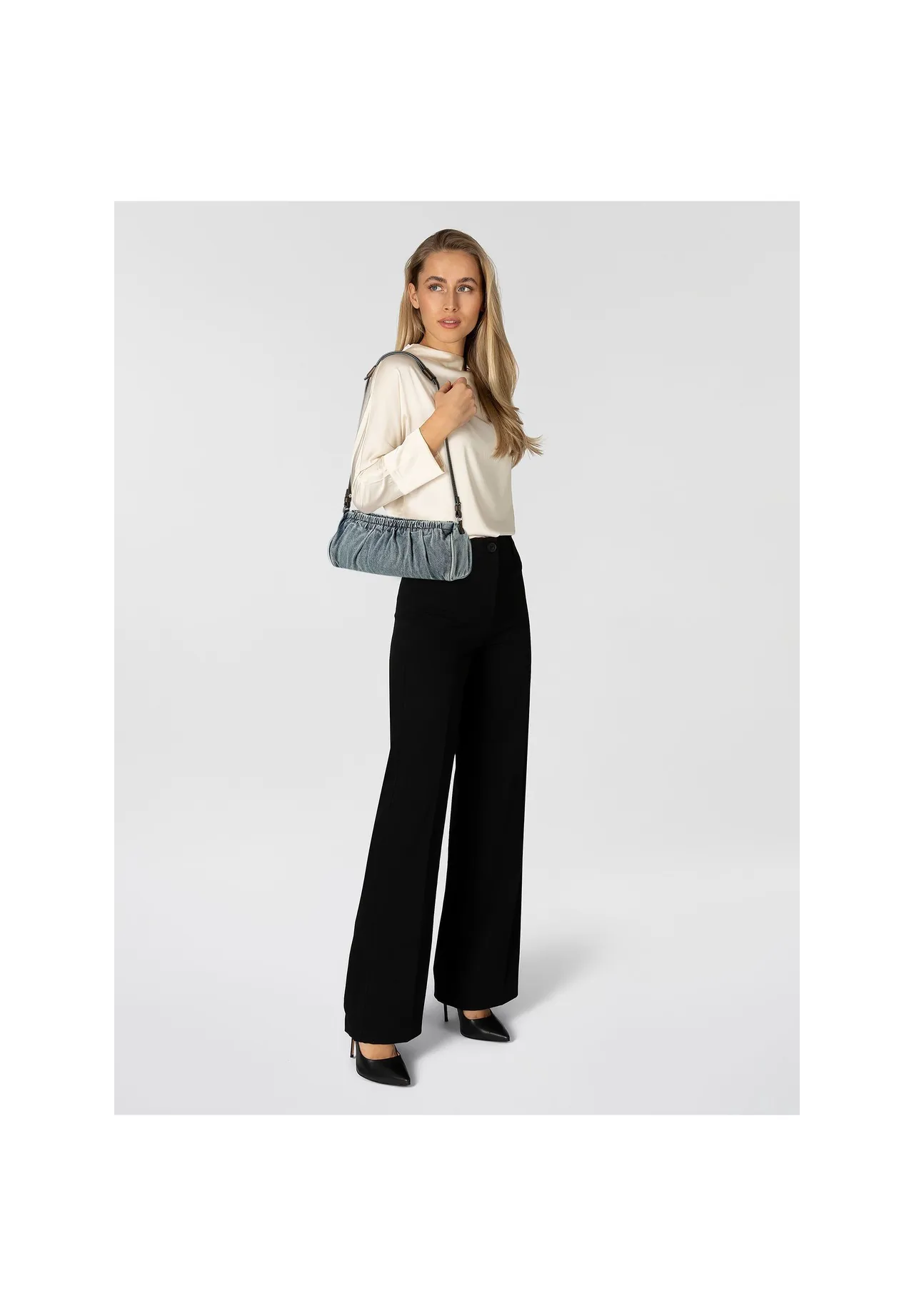 Geraffte Denim-Schultertasche