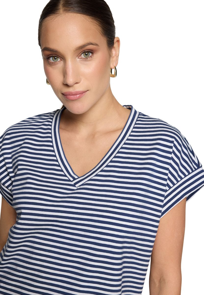 Gestreiftes T-Shirt mit V-Ausschnitt