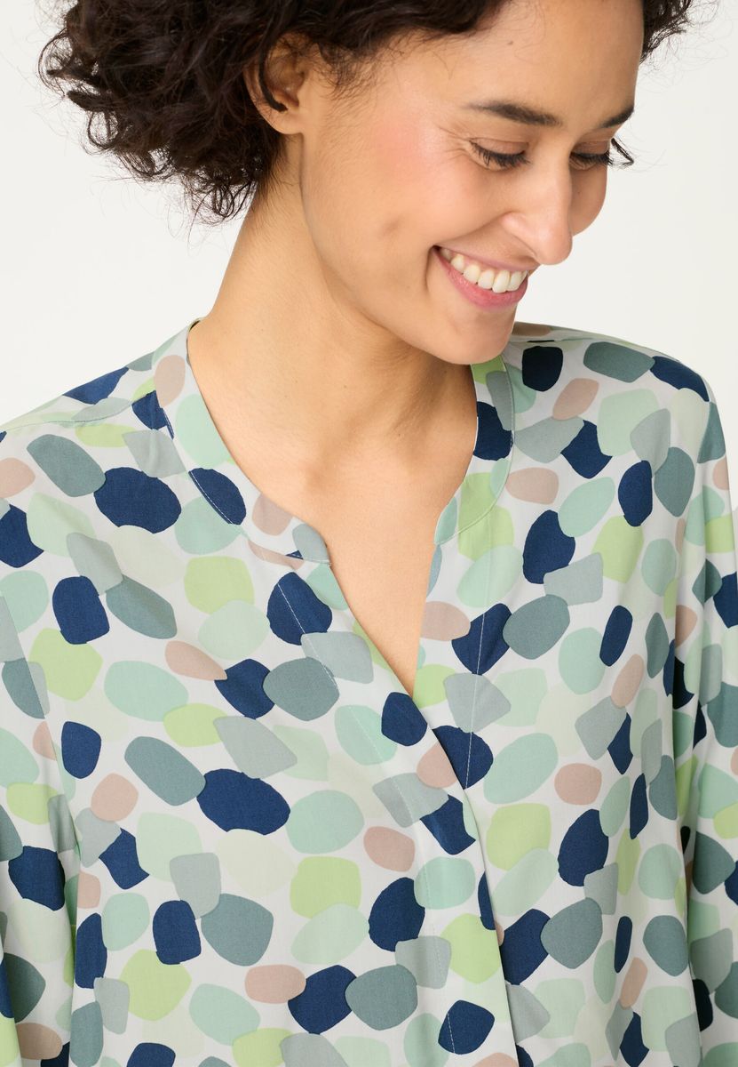 Hemdbluse mit abstraktem Stein-Print